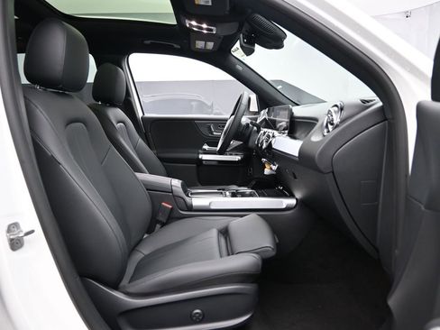 New 2024 Mercedes-Benz EQB 300 4MATIC image 28