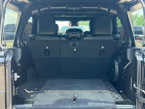Used 2025 Jeep Wrangler Unlimited Rubicon AWD/4WD image 42