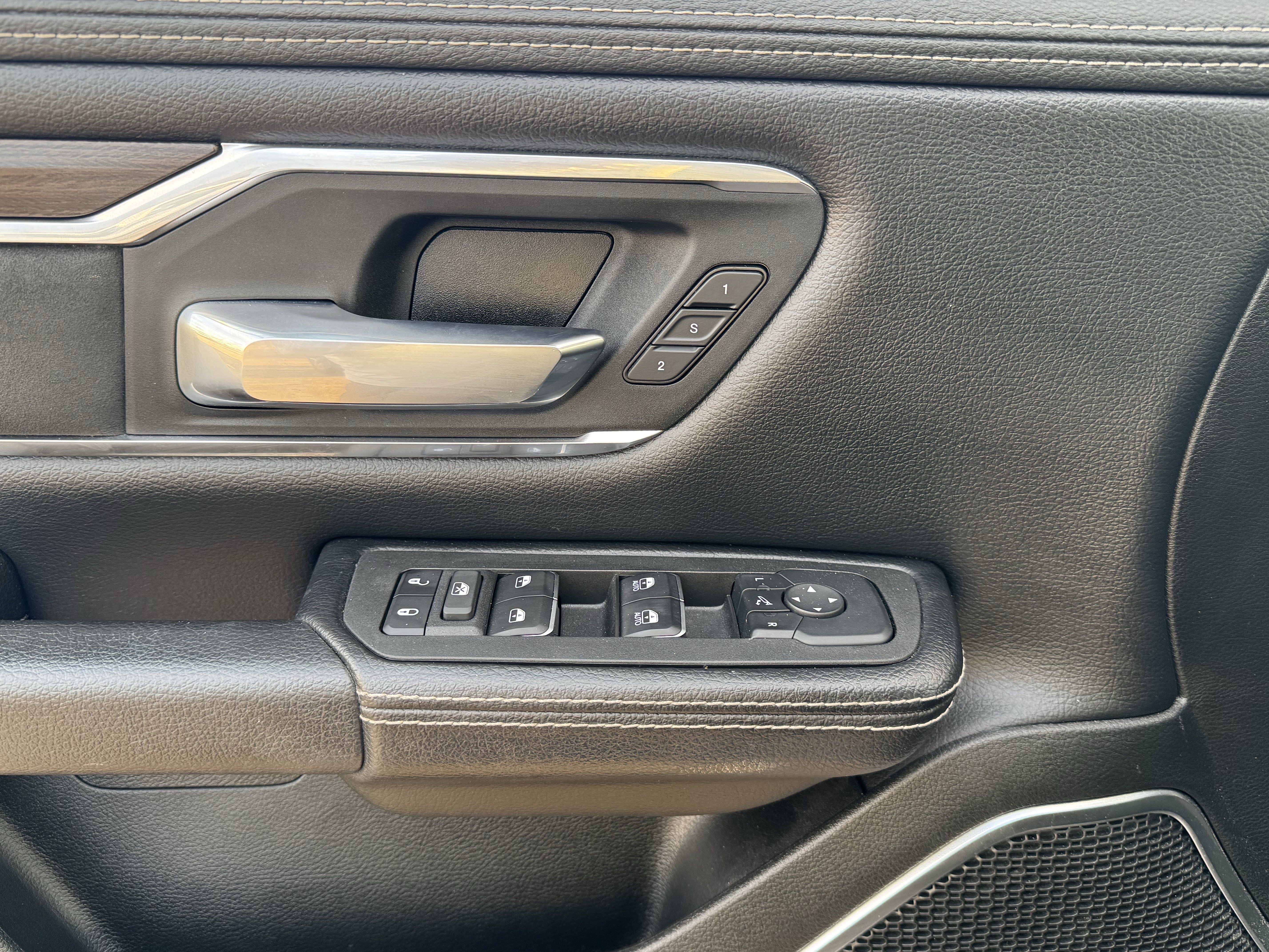 Used 2025 RAM 1500 Laramie w/ Sport Appearance Package AWD/4WD image 14