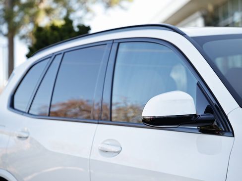 Used 2023 BMW X5 xDrive45e w/ M Sport Package image 3