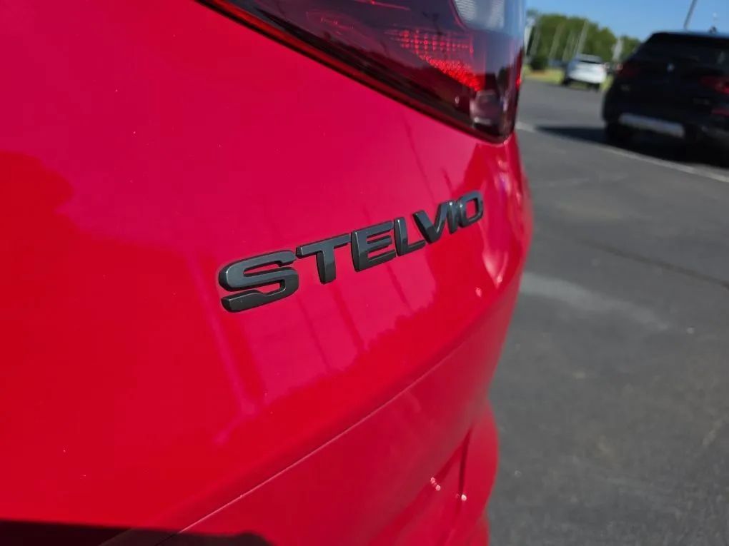 Used 2020 Alfa Romeo Stelvio Sport w/ Quick Order Package 22K Sport RWD image 10