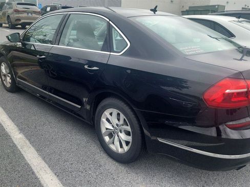 Used 2016 Volkswagen Passat 1.8T S FWD image 4