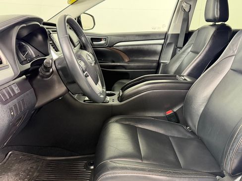 Used 2016 Toyota Highlander XLE AWD/4WD image 9