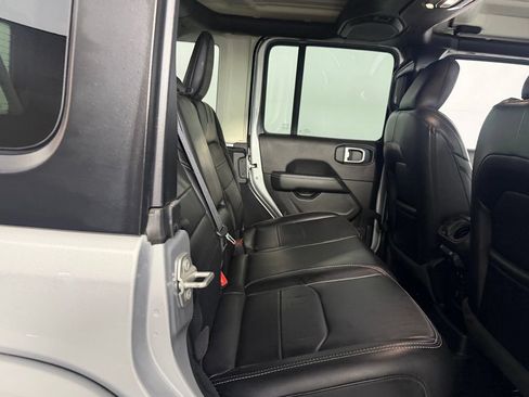 Used 2023 Jeep Wrangler Unlimited Sahara AWD/4WD image 31