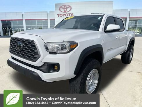 Used 2017 Toyota Tacoma TRD Off-Road w/ Tow Package (A/T) AWD/4WD image 13