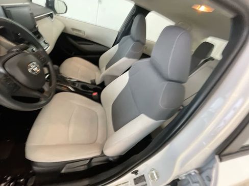 Used 2022 Toyota Corolla LE image 11