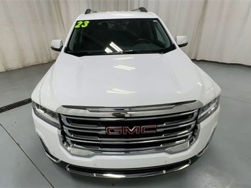 Used 2023 GMC Acadia SLT w/ Preferred Package image 3