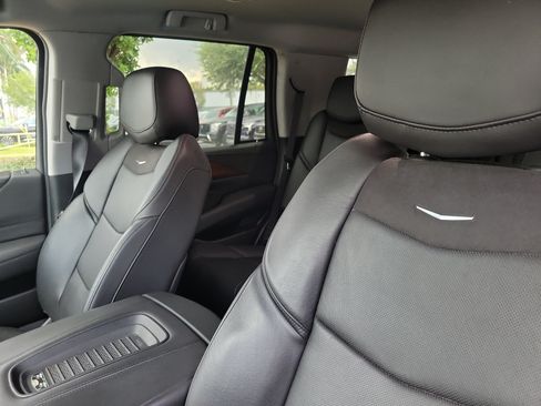 Used 2020 Cadillac Escalade 2WD image 16