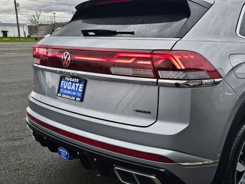 Used 2024 Volkswagen Atlas Cross Sport SEL Premium R-Line image 7