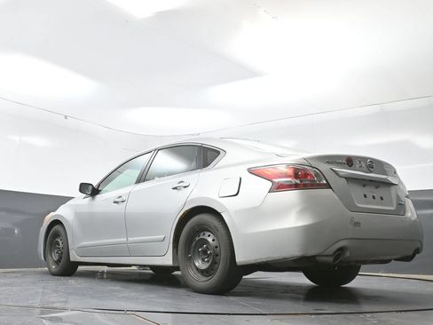 Used 2014 Nissan Altima 2.5 S w/ Display Audio Package FWD image 28