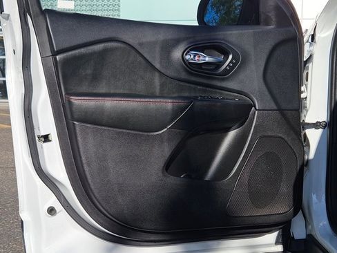 Used 2019 Jeep Cherokee Trailhawk image 10