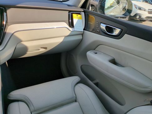 New 2026 Volvo XC60 B5 Ultra w/ Climate Package image 15