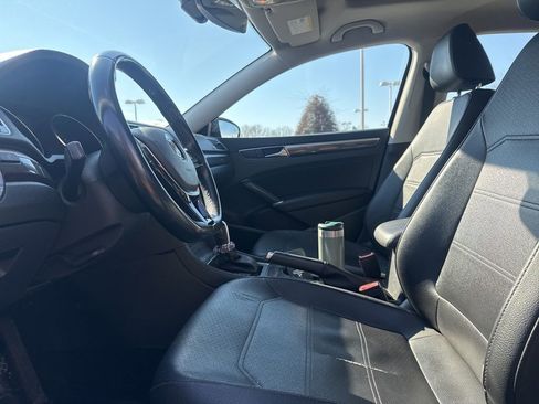 Used 2018 Volkswagen Passat 2.0T SE image 11
