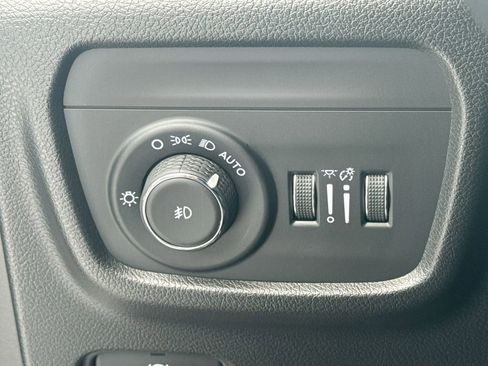 Used 2025 Jeep Grand Cherokee Summit image 18