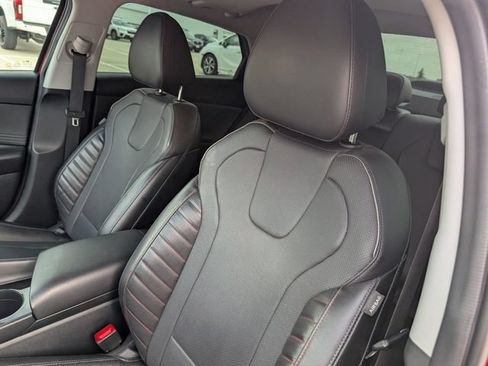 Used 2023 Hyundai Elantra Limited FWD image 10