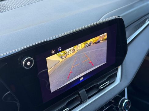 Used 2025 Chevrolet Equinox LT FWD image 20