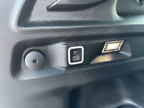 Used 2023 Jeep Grand Cherokee L Laredo image 39