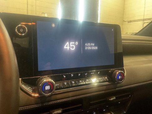 Used 2023 Chevrolet Colorado LT w/ LT Convenience Package III image 16