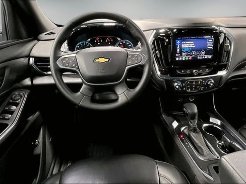 Used 2023 Chevrolet Traverse LT w/ LT Premium Package image 9