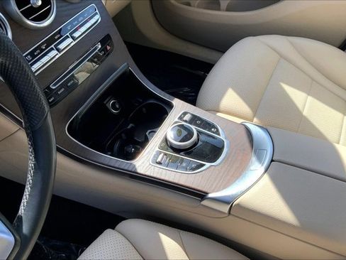 Used 2019 Mercedes-Benz GLC 300 4MATIC image 17