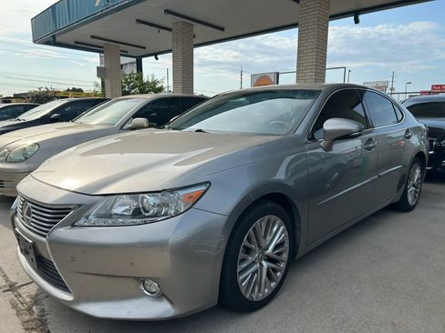 Used 2015 Lexus ES 350 w/ Luxury Package FWD image 1