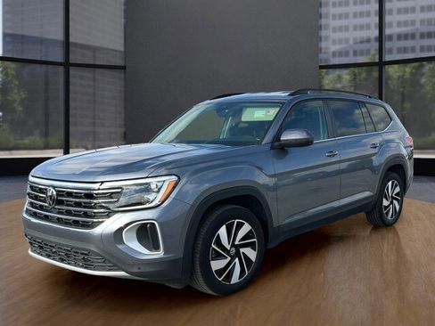 Used 2025 Volkswagen Atlas SE image 12