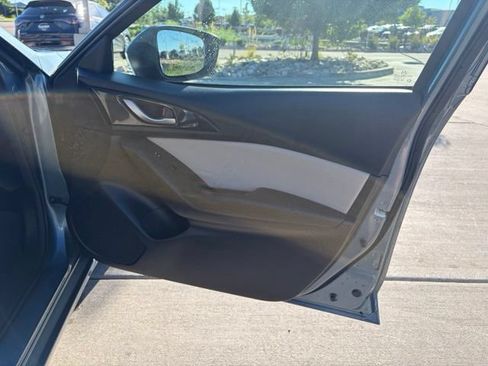 Used 2015 MAZDA MAZDA3 i Touring FWD image 21