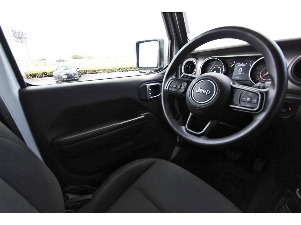 Used 2018 Jeep Wrangler Unlimited Sport AWD/4WD image 9