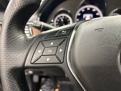 Used 2013 Mercedes-Benz E 350 4MATIC Sedan image 23