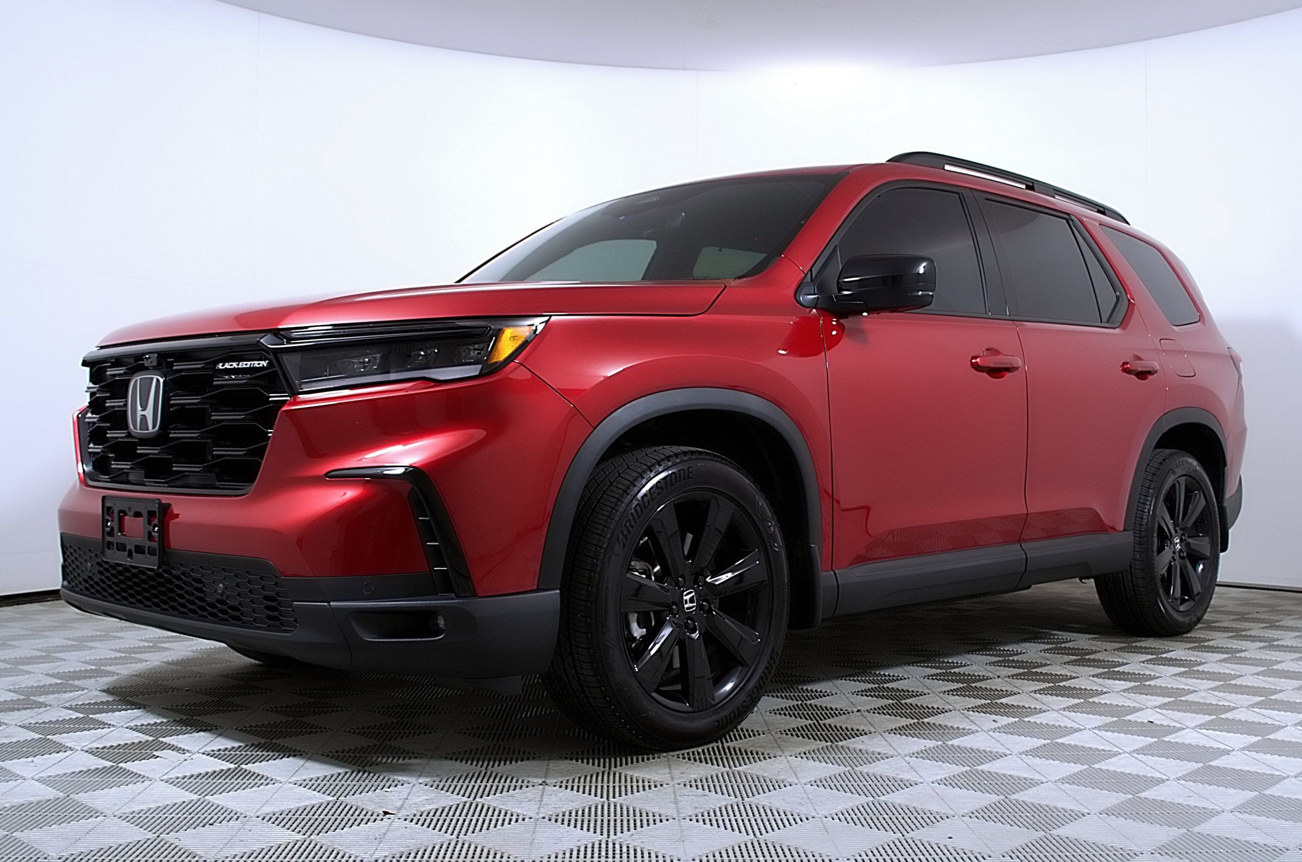 Used 2025 Honda Pilot Black Edition image 2