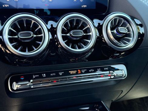 Used 2025 Mercedes-Benz GLA 250 image 37