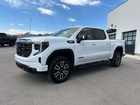 Used 2024 GMC Sierra 1500 AT4 w/ AT4 Preferred Package AWD/4WD image 2
