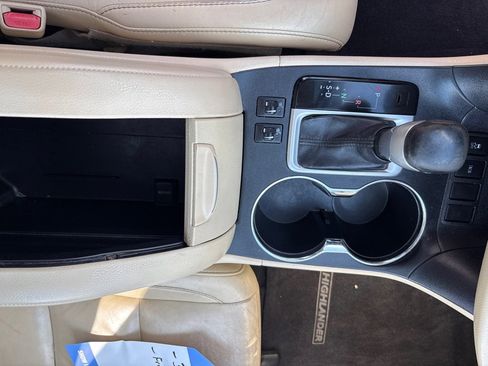 Used 2014 Toyota Highlander XLE image 20