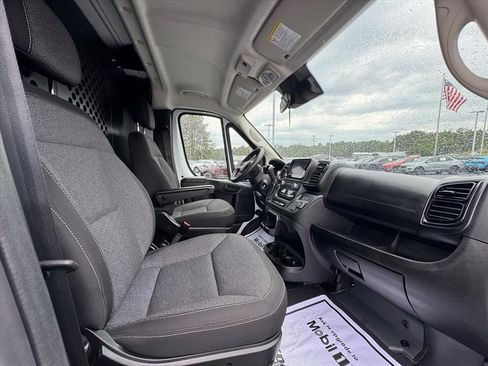 Used 2025 RAM ProMaster 2500 w/ U-Haul Equipment Group FWD image 10