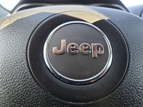 Used 2019 Jeep Cherokee Latitude w/ Cold Weather Group image 24