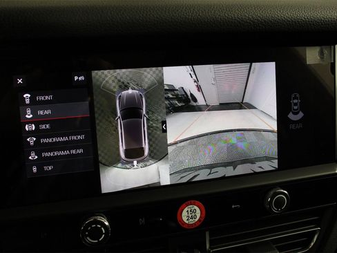 Used 2025 Porsche Macan image 17