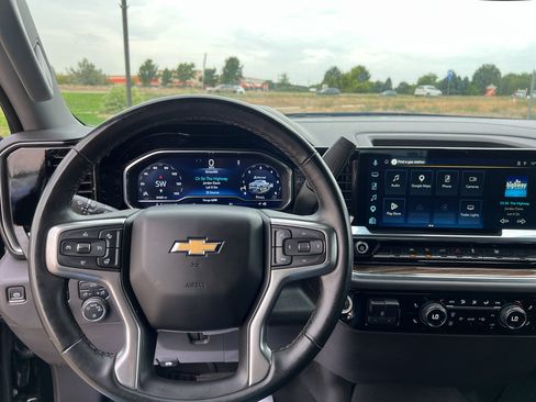 Used 2025 Chevrolet Silverado 1500 LT AWD/4WD image 10