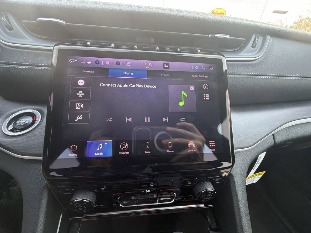 Used 2025 Jeep Grand Cherokee Limited RWD image 7