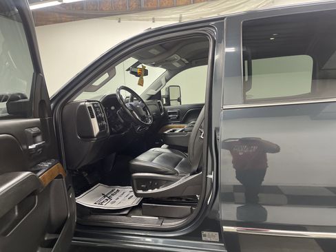 Used 2019 Chevrolet Silverado 2500 LTZ w/ Duramax Plus Package image 9