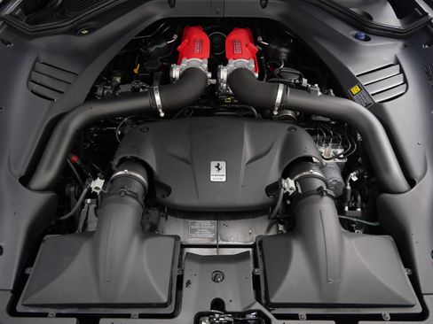 Used 2015 Ferrari California T RWD image 12