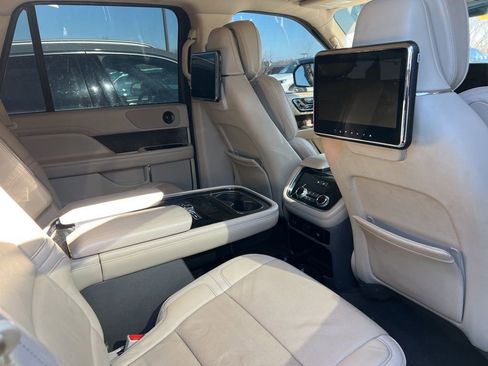 Used 2019 Lincoln Navigator Reserve image 6