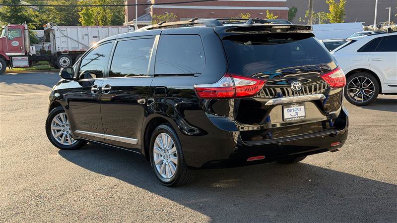 Used 2017 Toyota Sienna Limited Premium FWD image 4