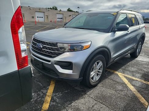Used 2023 Ford Explorer XLT AWD/4WD image 12