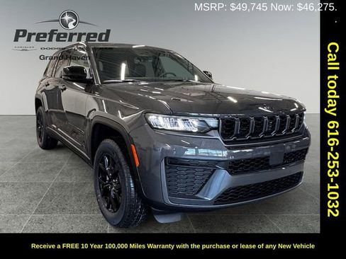 New 2026 Jeep Grand Cherokee Laredo image 1