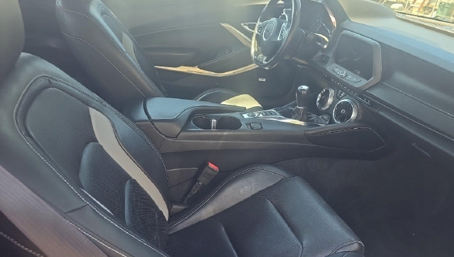 Used 2017 Chevrolet Camaro LT RWD image 10