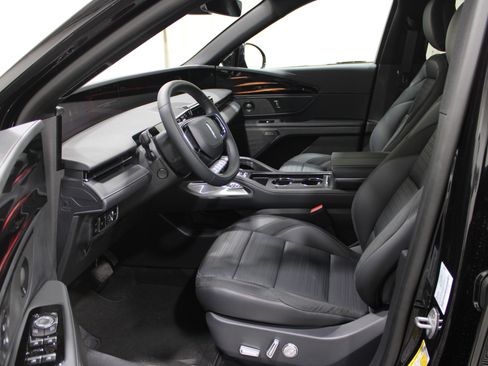 Used 2025 Lincoln Nautilus Reserve w/ Jet Appearance Package AWD/4WD image 3