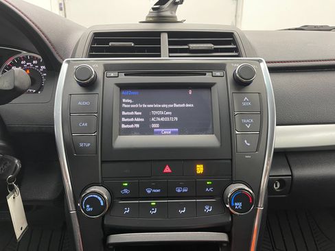 Used 2016 Toyota Camry SE FWD image 21