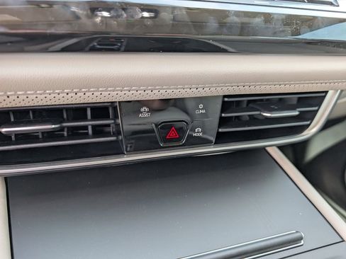 Used 2025 Volkswagen Atlas SE image 13