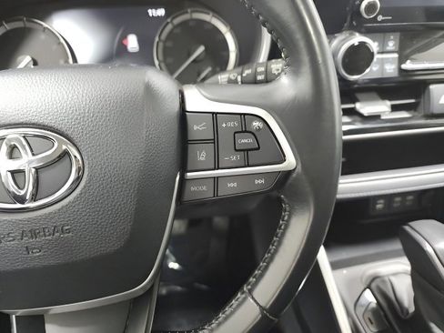 Used 2022 Toyota Highlander XLE image 31