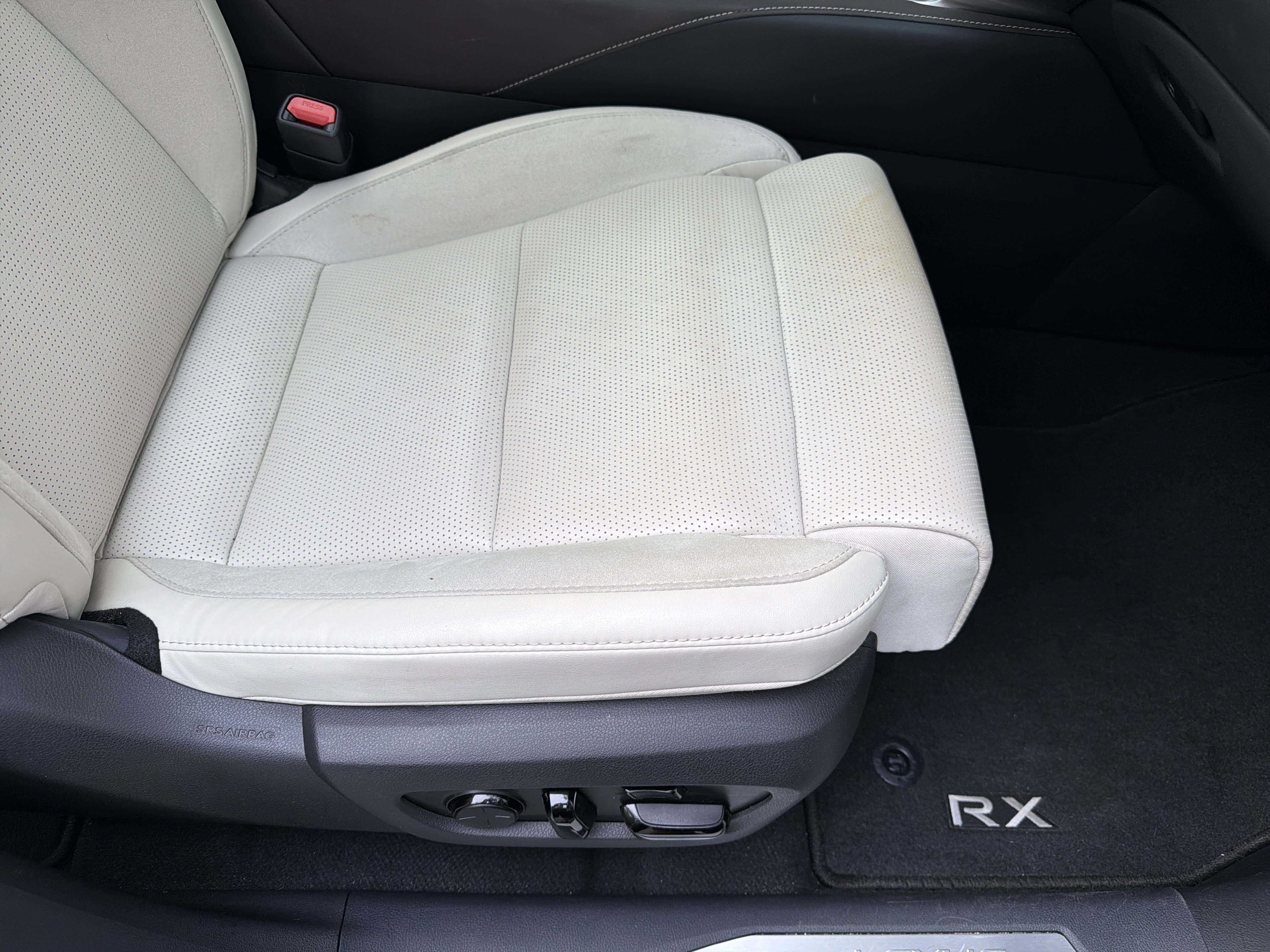 Used 2024 Lexus RX 350 FWD w/ Convenience Package image 42